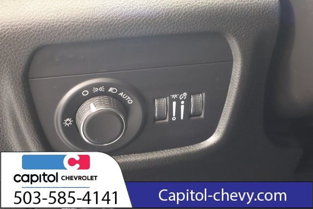 Used 2025 Jeep Grand Cherokee Altitude AWD/4WD image 15
