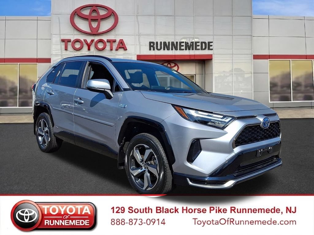Used 2022 Toyota RAV4 SE w/ Weather & Moonroof Package