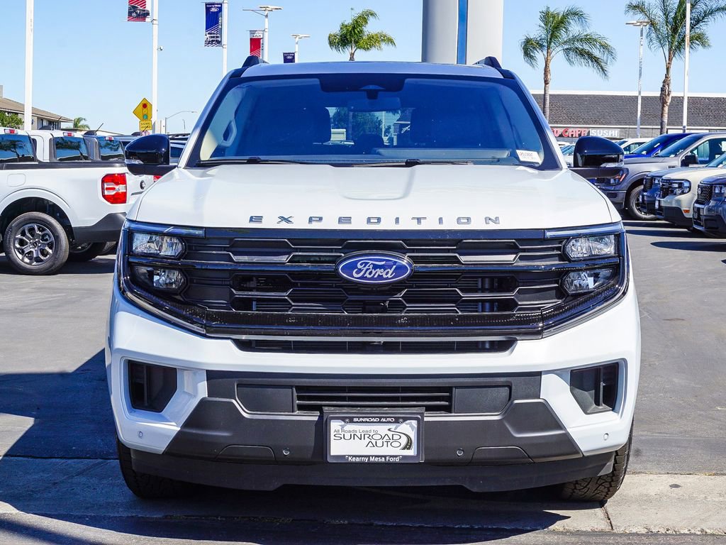 New 2025 Ford Expedition Active image 2