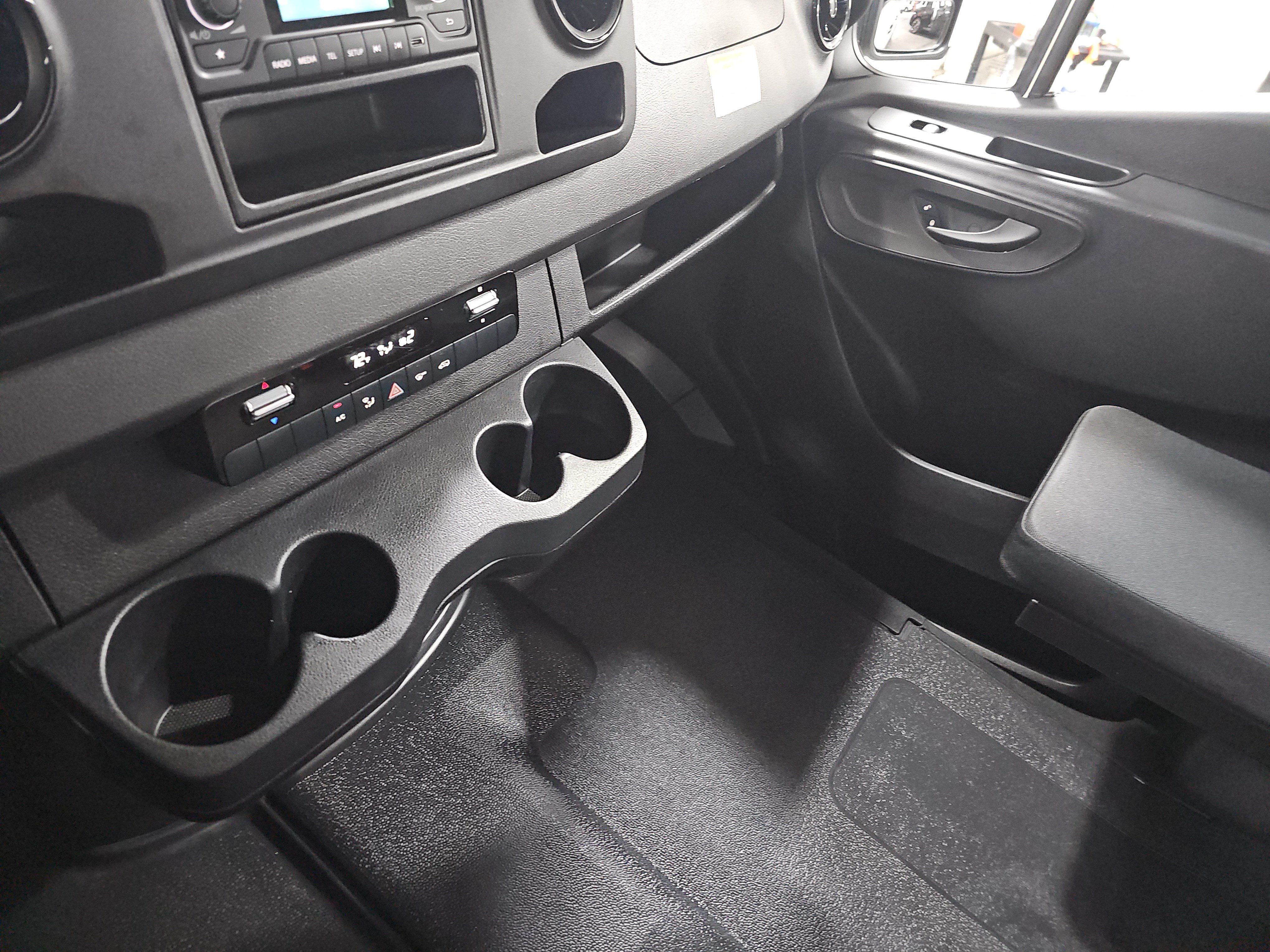 Used 2025 Mercedes-Benz Sprinter 2500 image 23
