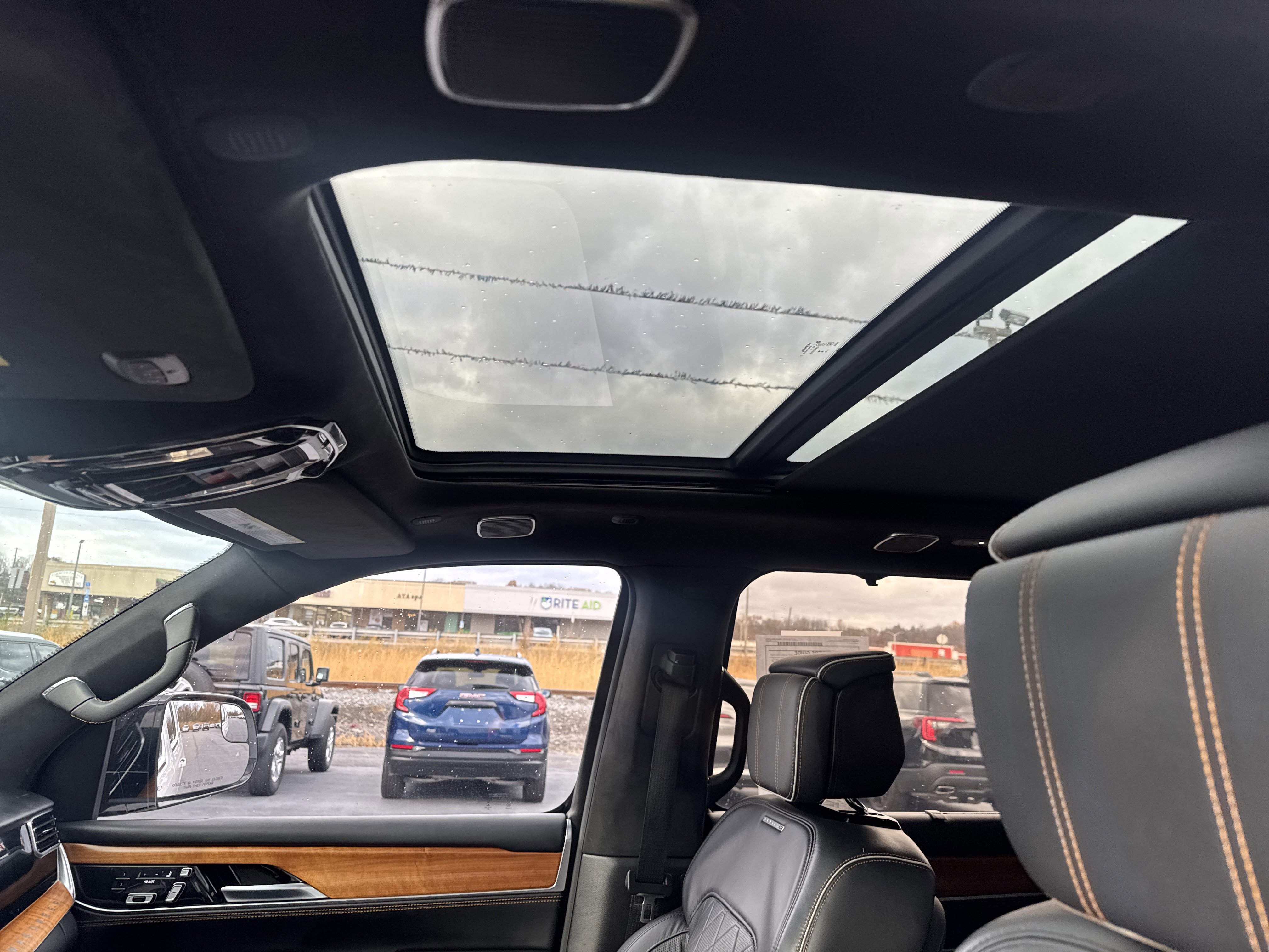 Used 2023 Jeep Grand Wagoneer L Series III image 30