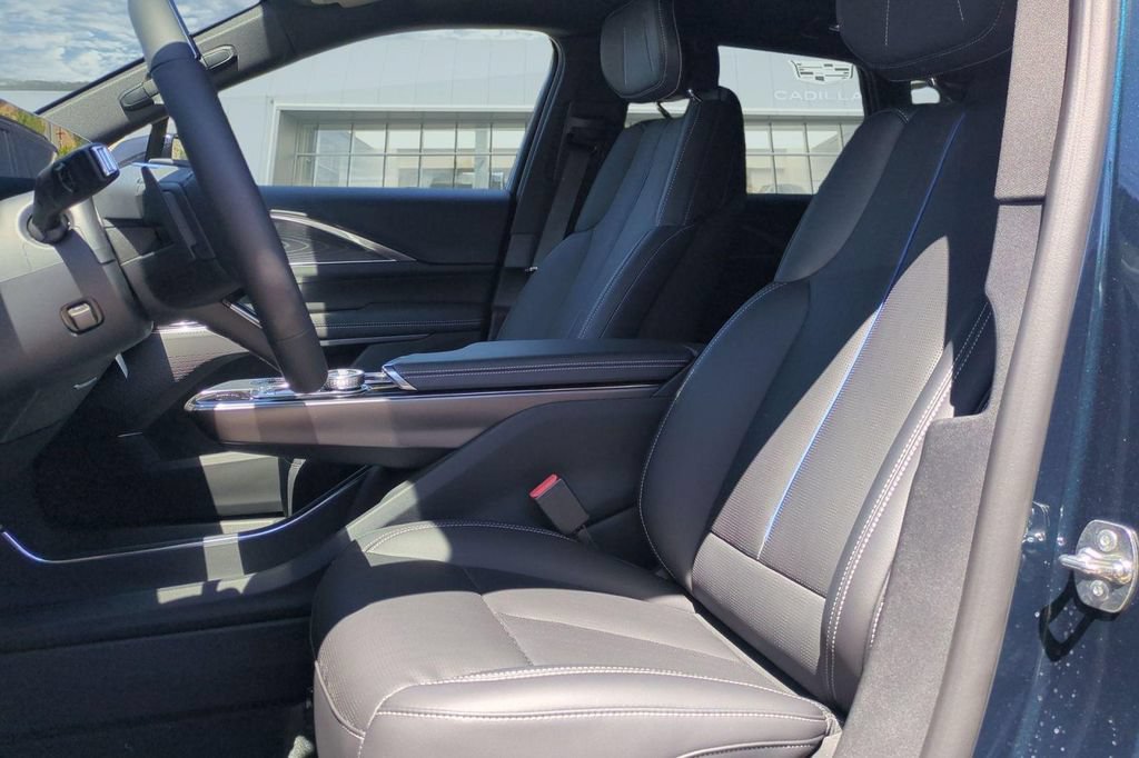New 2026 Cadillac Lyriq Luxury AWD/4WD image 12