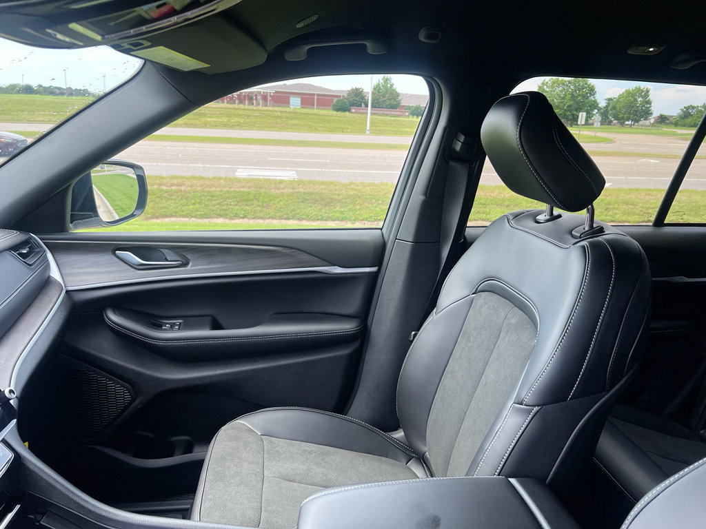 New 2026 Jeep Grand Cherokee Altitude AWD/4WD image 19