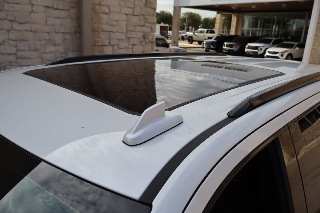 Used 2023 Cadillac Escalade Sport Platinum w/ LPO, Floor Liner Package AWD/4WD image 4