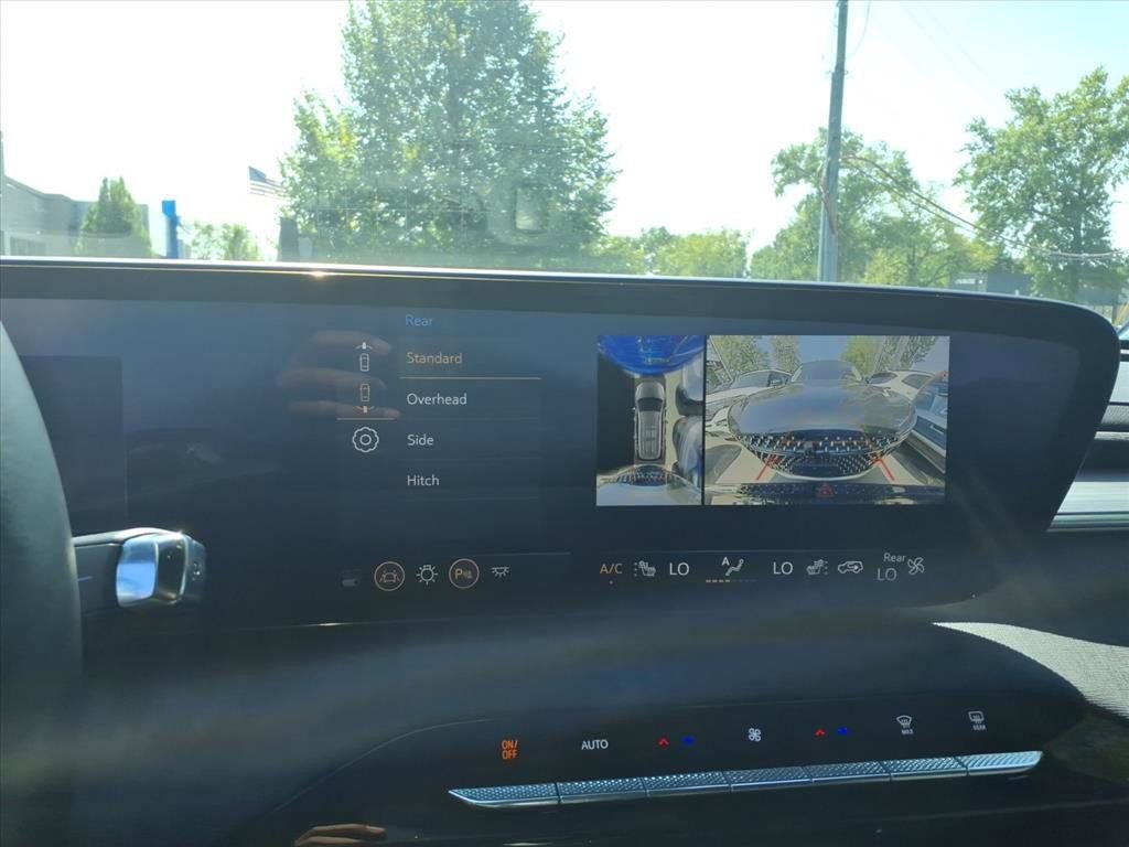 Used 2025 Buick Enclave Preferred w/ Power Package image 12