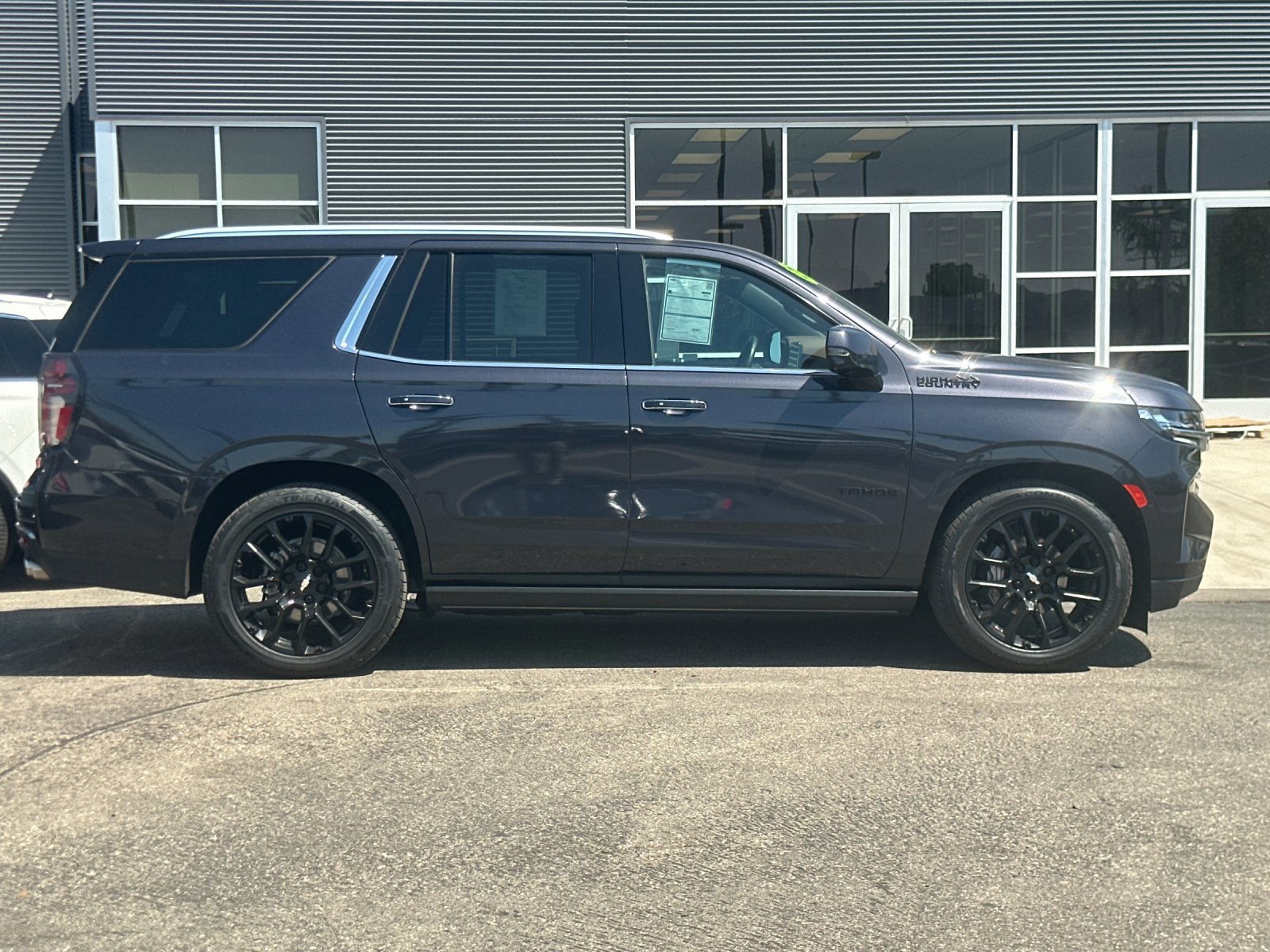 Used 2023 Chevrolet Tahoe High Country image 3