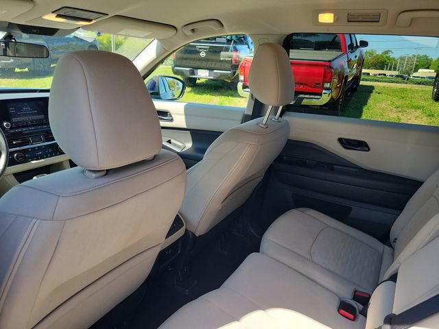 Used 2025 Nissan Pathfinder SV FWD image 27