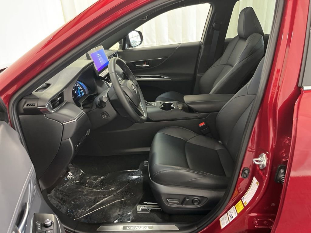 Used 2024 Toyota Venza Nightshade AWD/4WD image 4