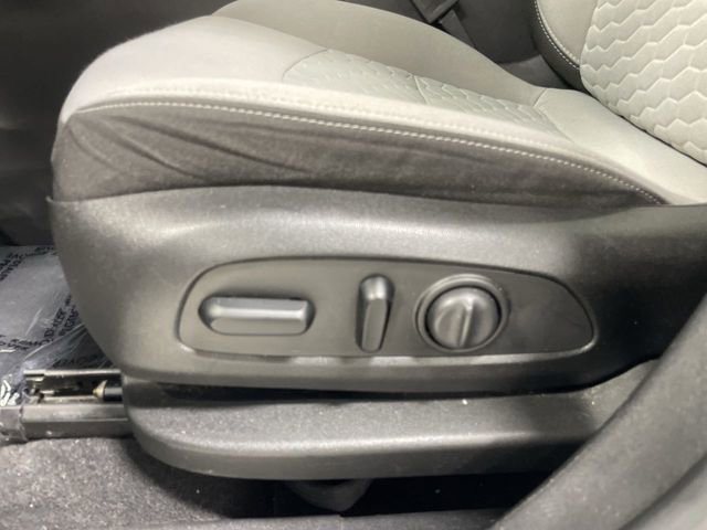 Used 2019 Chevrolet Equinox LT FWD image 12