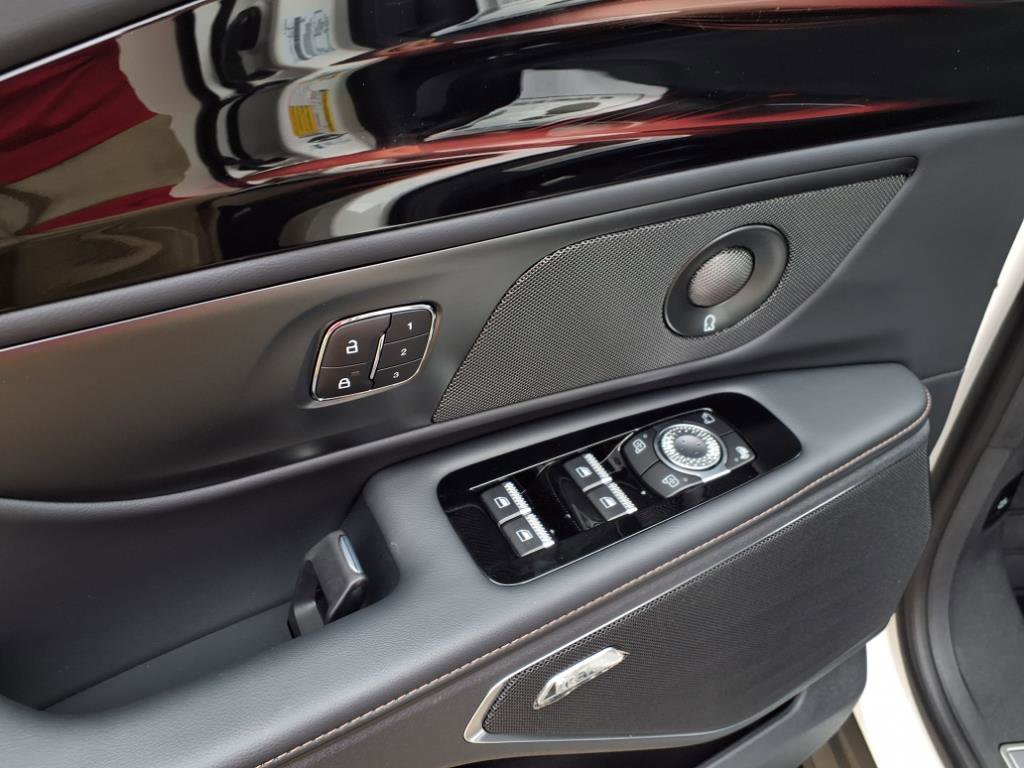 New 2025 Lincoln Nautilus Reserve w/ Jet Appearance Package image 14