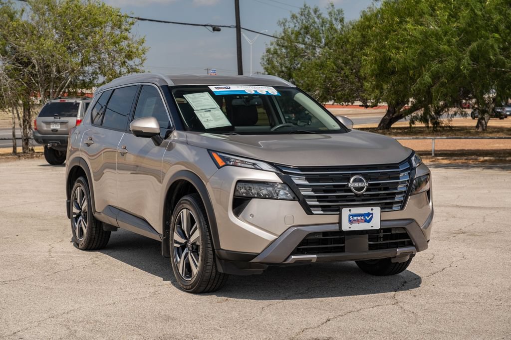 Used 2024 Nissan Rogue SL FWD image 2