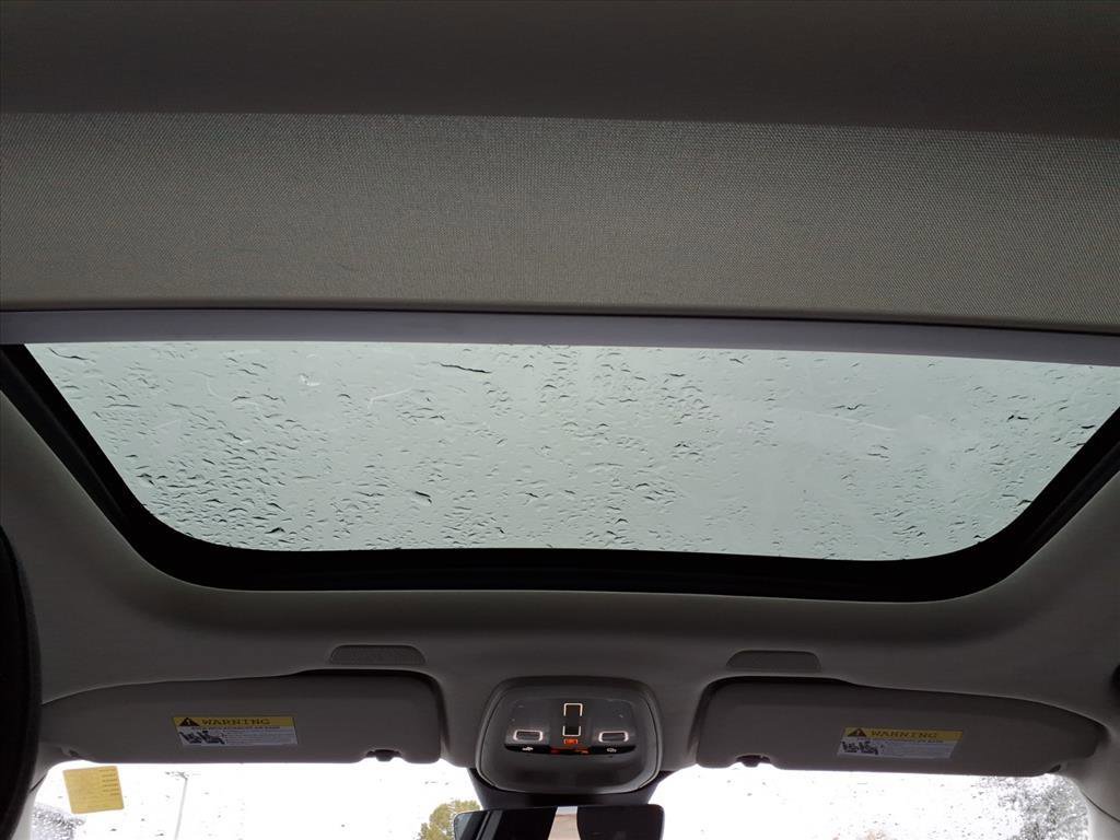 Certified 2025 Volvo XC60 B5 Plus image 15