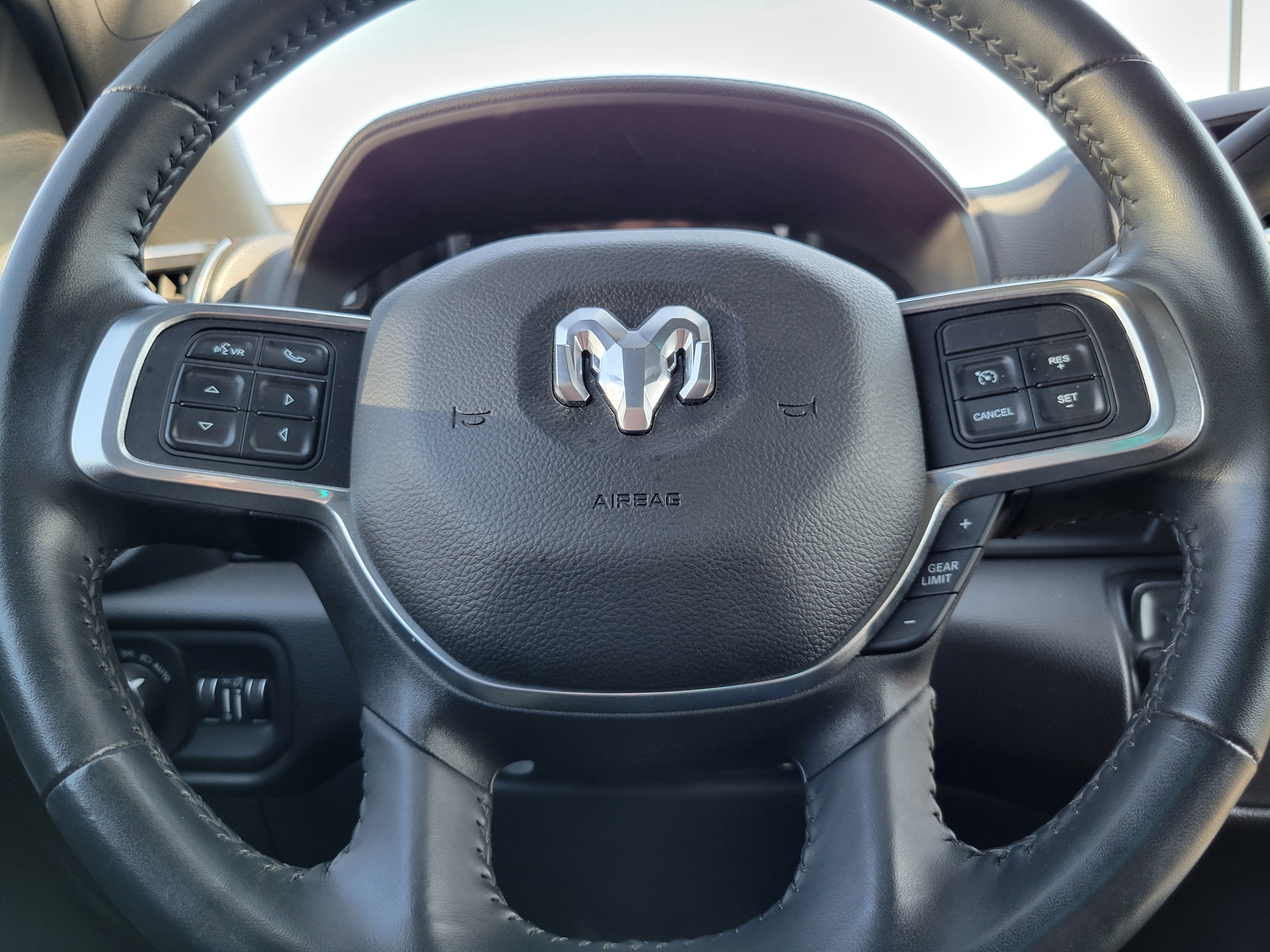 Used 2022 RAM 2500 Laramie w/ Night Edition AWD/4WD image 9