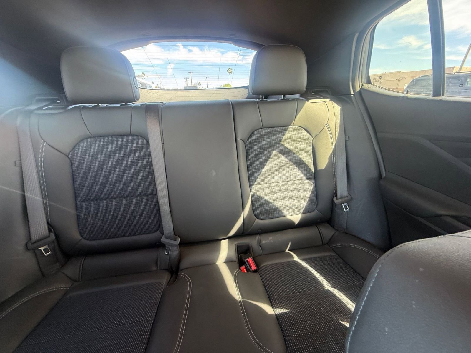 Used 2025 Buick Envista Preferred image 37