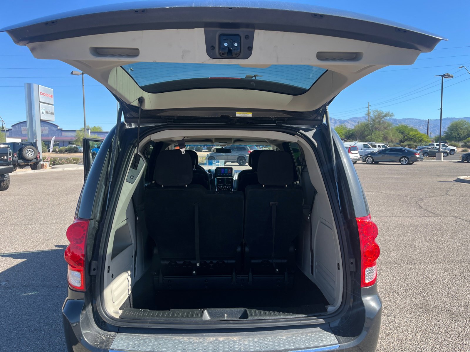 Used 2012 Dodge Grand Caravan SXT FWD image 34