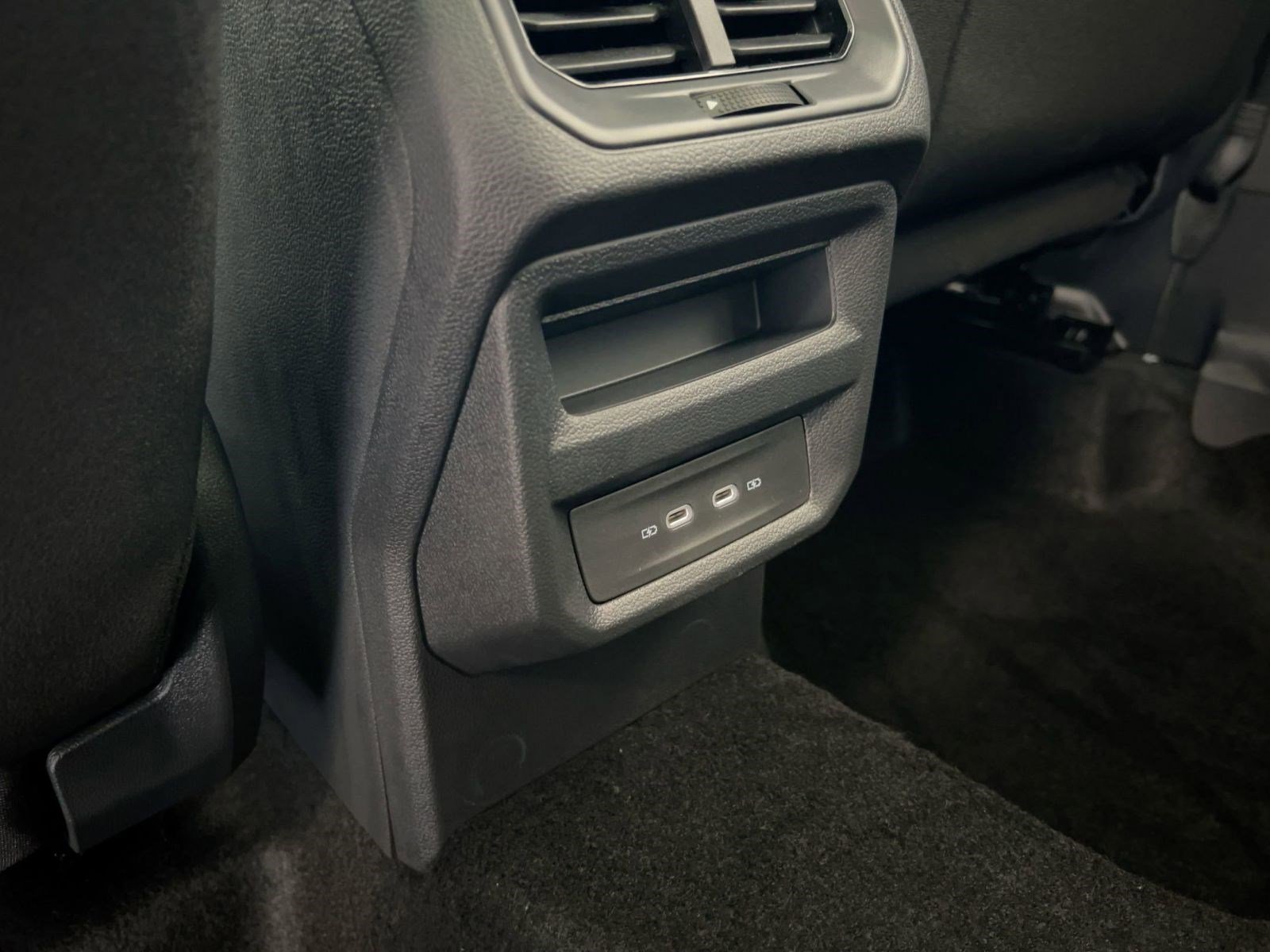New 2026 Volkswagen Taos SEL AWD/4WD image 35