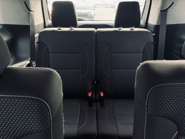 Used 2023 GMC Acadia SLE w/ Driver Convenience Package image 21