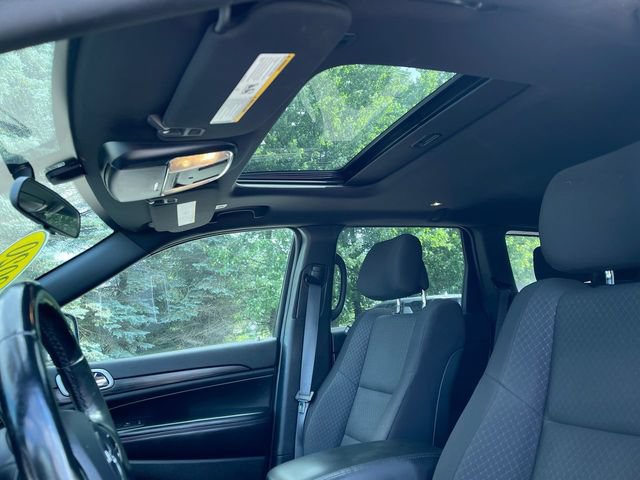 Used 2020 Jeep Grand Cherokee Laredo w/ All-Weather Capability Group AWD/4WD image 19
