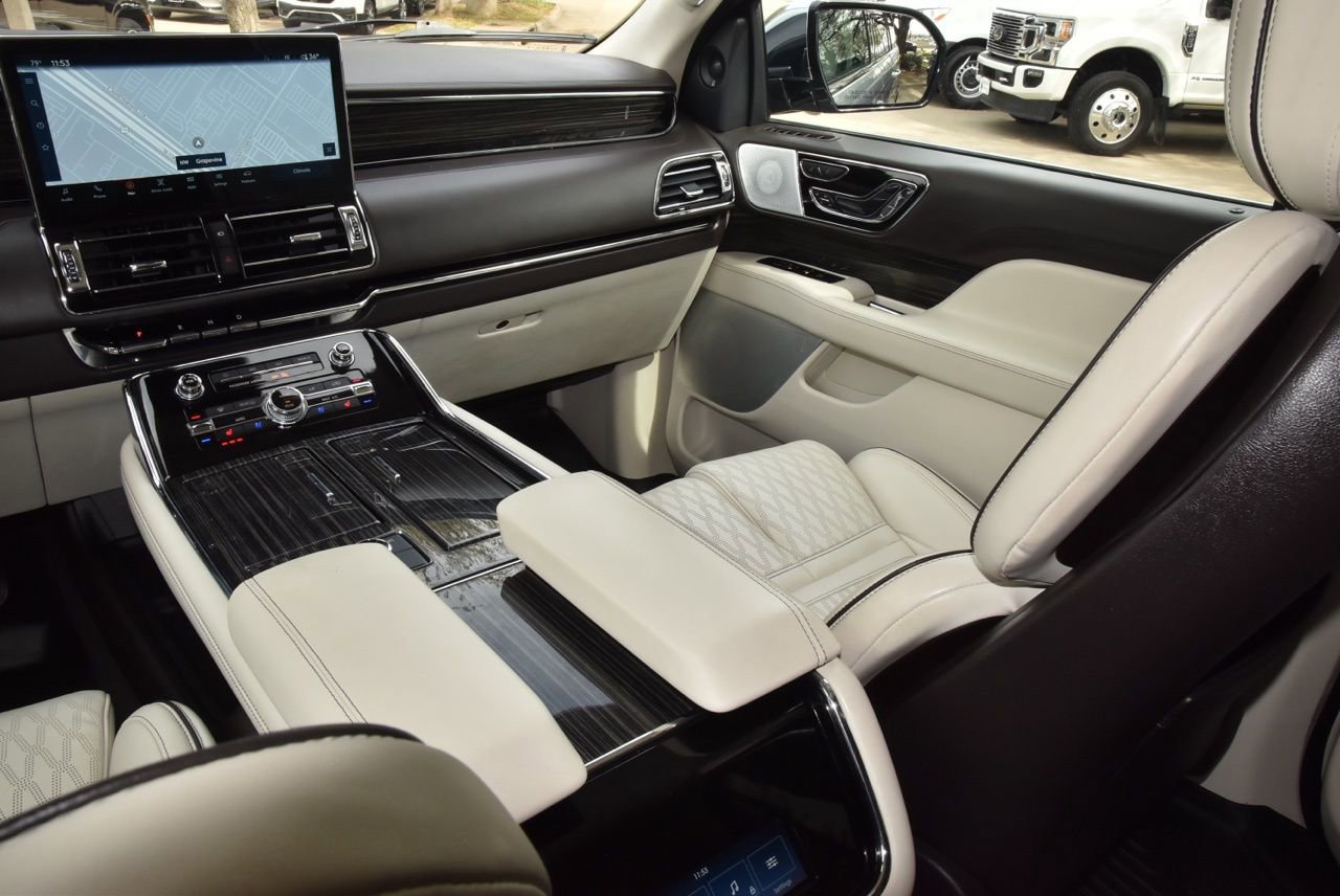 Certified 2023 Lincoln Navigator Black Label image 18
