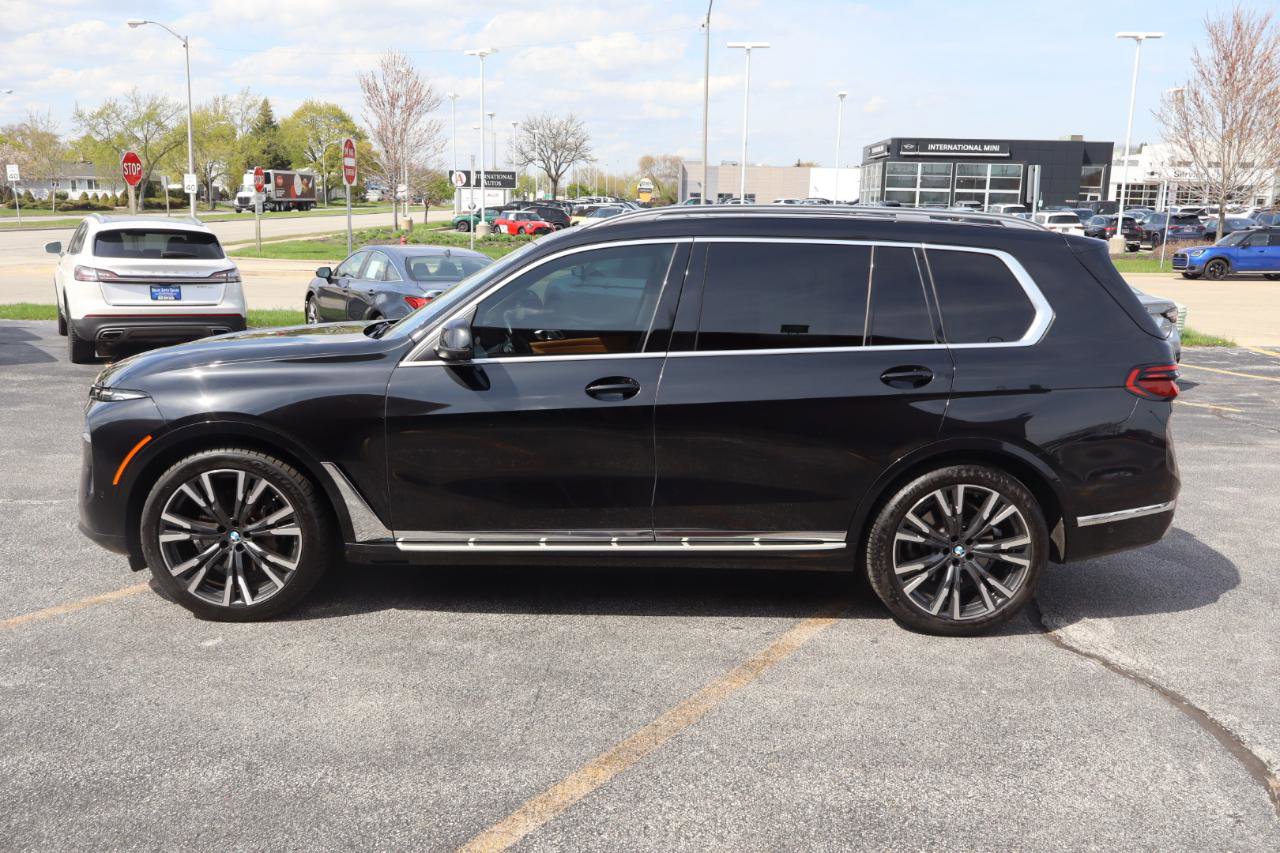Used 2023 BMW X7 xDrive40i w/ Premium Package image 3