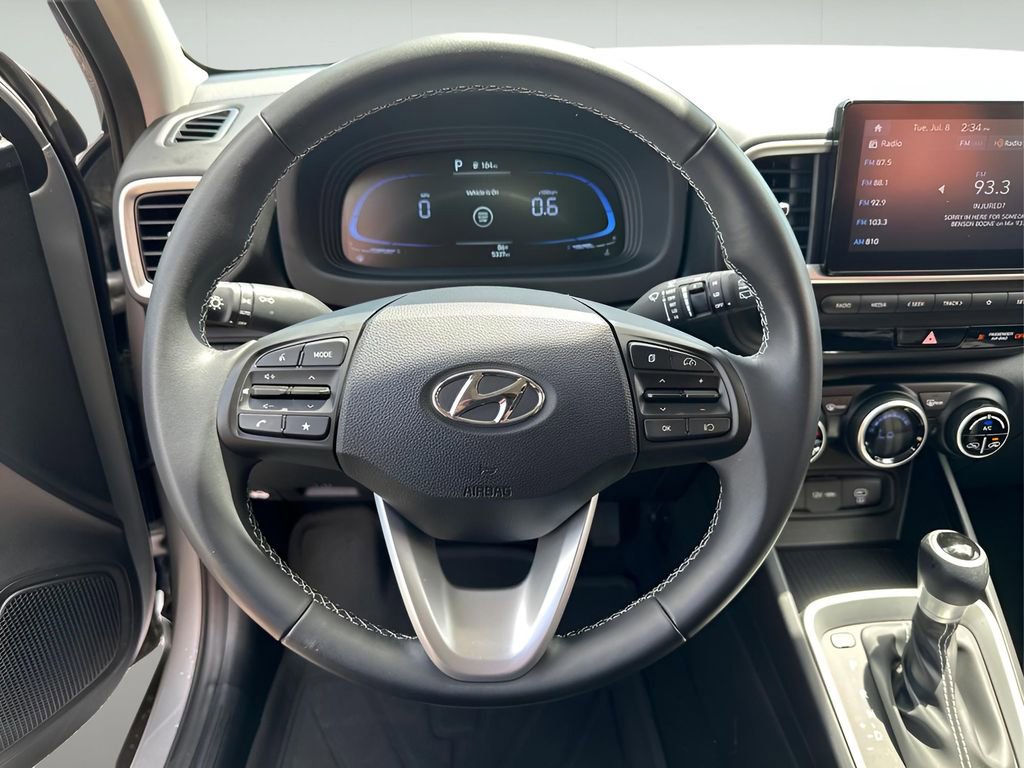Used 2025 Hyundai Venue SEL image 28
