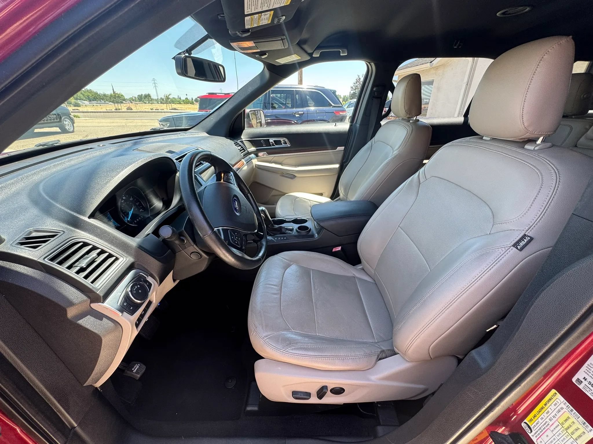 Used 2019 Ford Explorer Limited w/ Class III Trailer Tow Package FWD image 9
