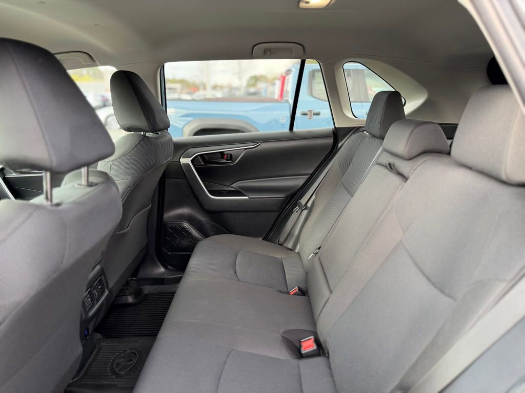 Used 2023 Toyota RAV4 LE AWD/4WD image 6
