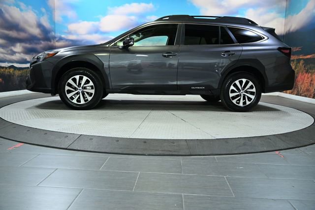 Used 2025 Subaru Outback Premium AWD/4WD image 5