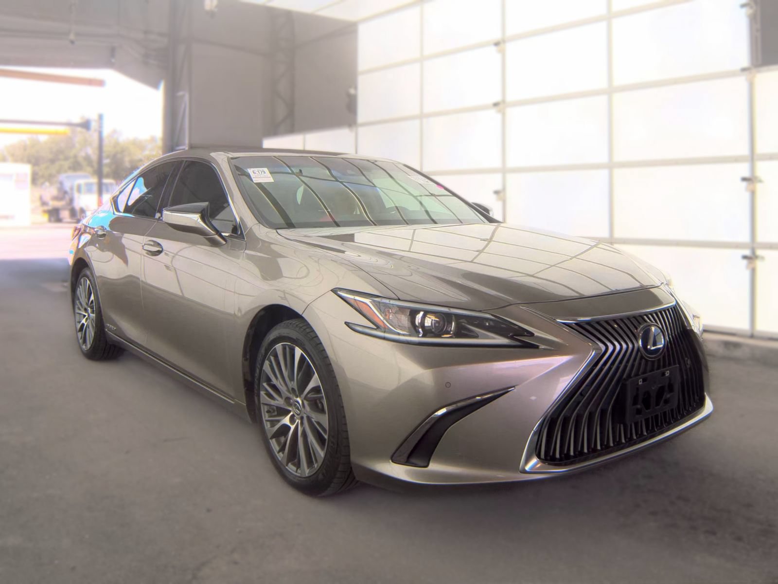Used 2021 Lexus ES 300h w/ Premium Package FWD image 4