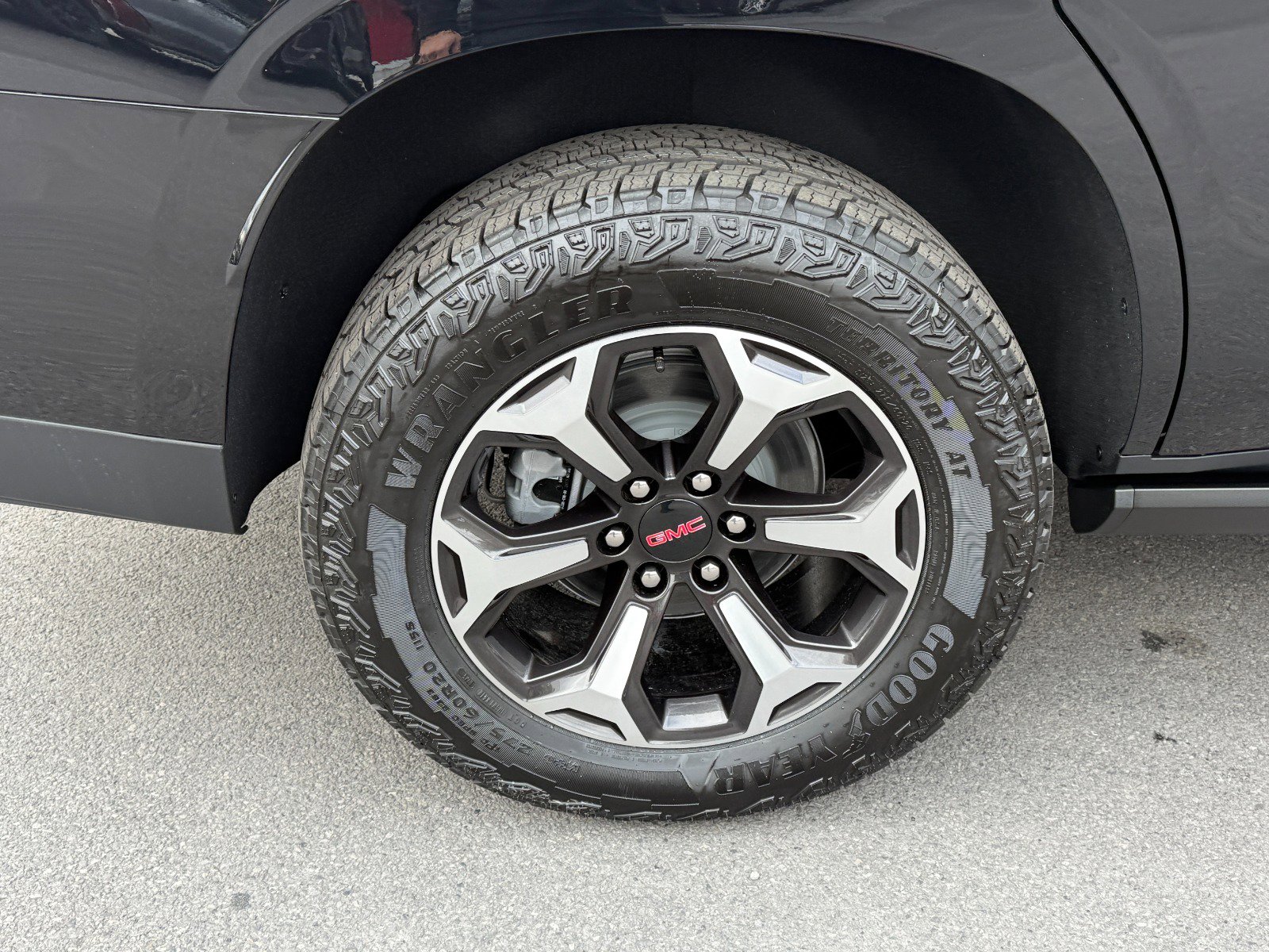 New 2026 GMC Yukon AT4 Ultimate w/ LPO, Illumination Package image 11