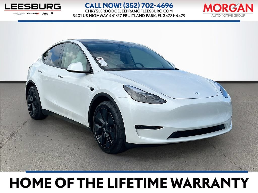 Used 2024 Tesla Model Y Long Range AWD/4WD image 1