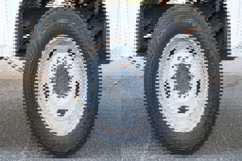 Used 2017 Ford F550 2WD Crew Cab Super Duty image 11