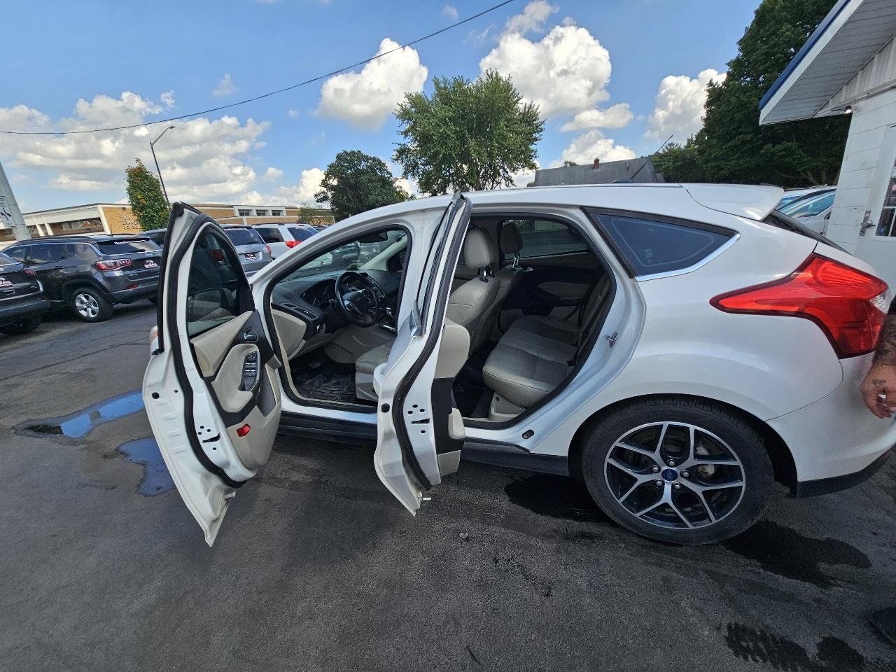 Used 2012 Ford Focus SEL FWD image 23