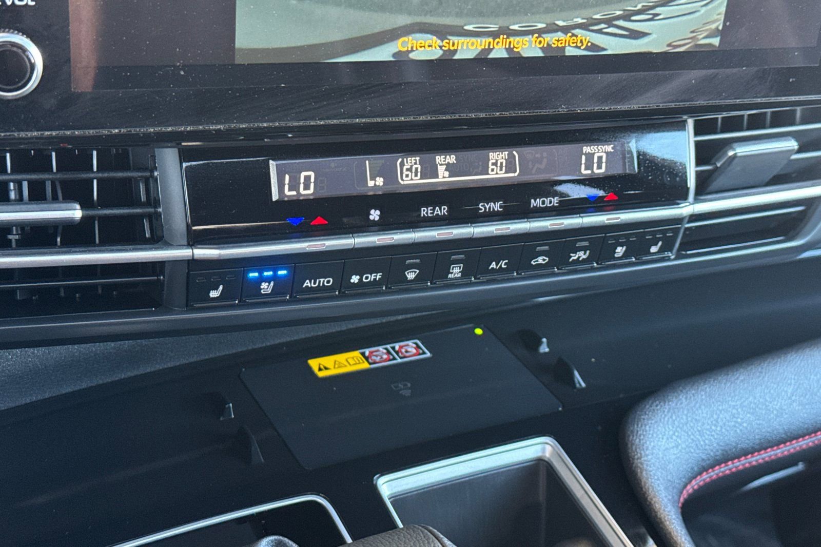 Used 2025 Toyota Sienna XSE w/ XSE Premium Package image 21