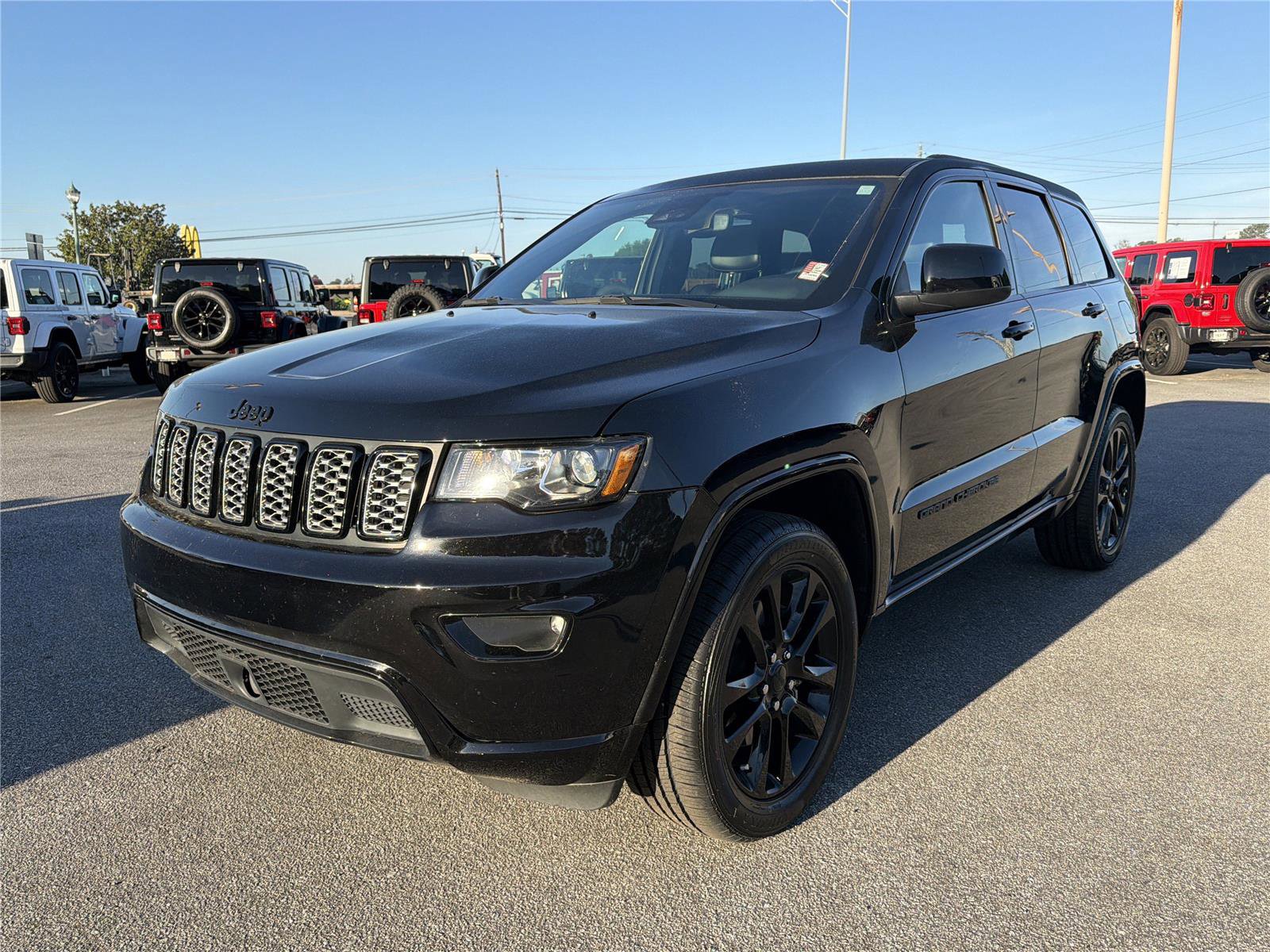 Used 2021 Jeep Grand Cherokee Laredo X image 2