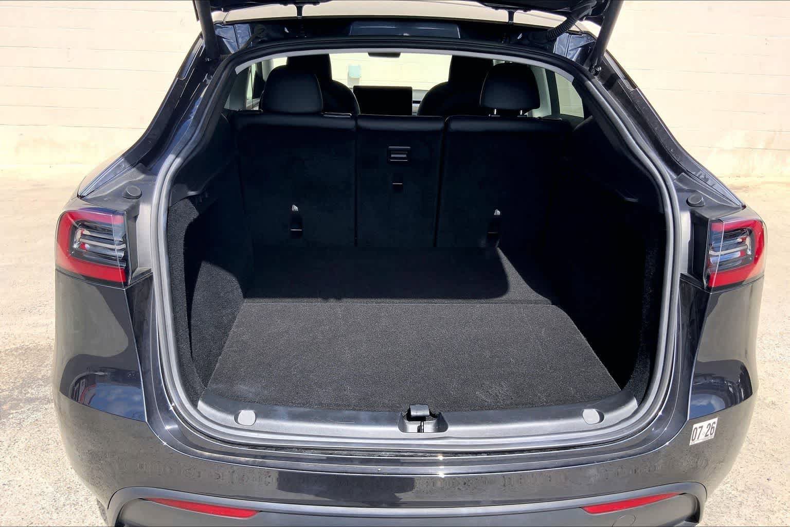 Used 2024 Tesla Model Y 2WD image 17