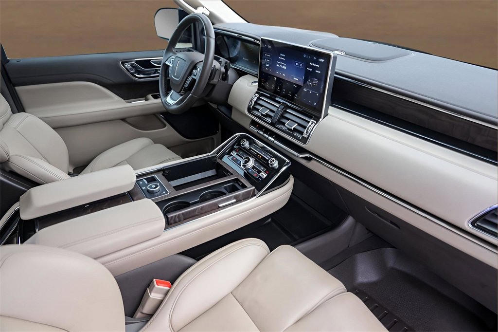 Used 2024 Lincoln Navigator Reserve image 31
