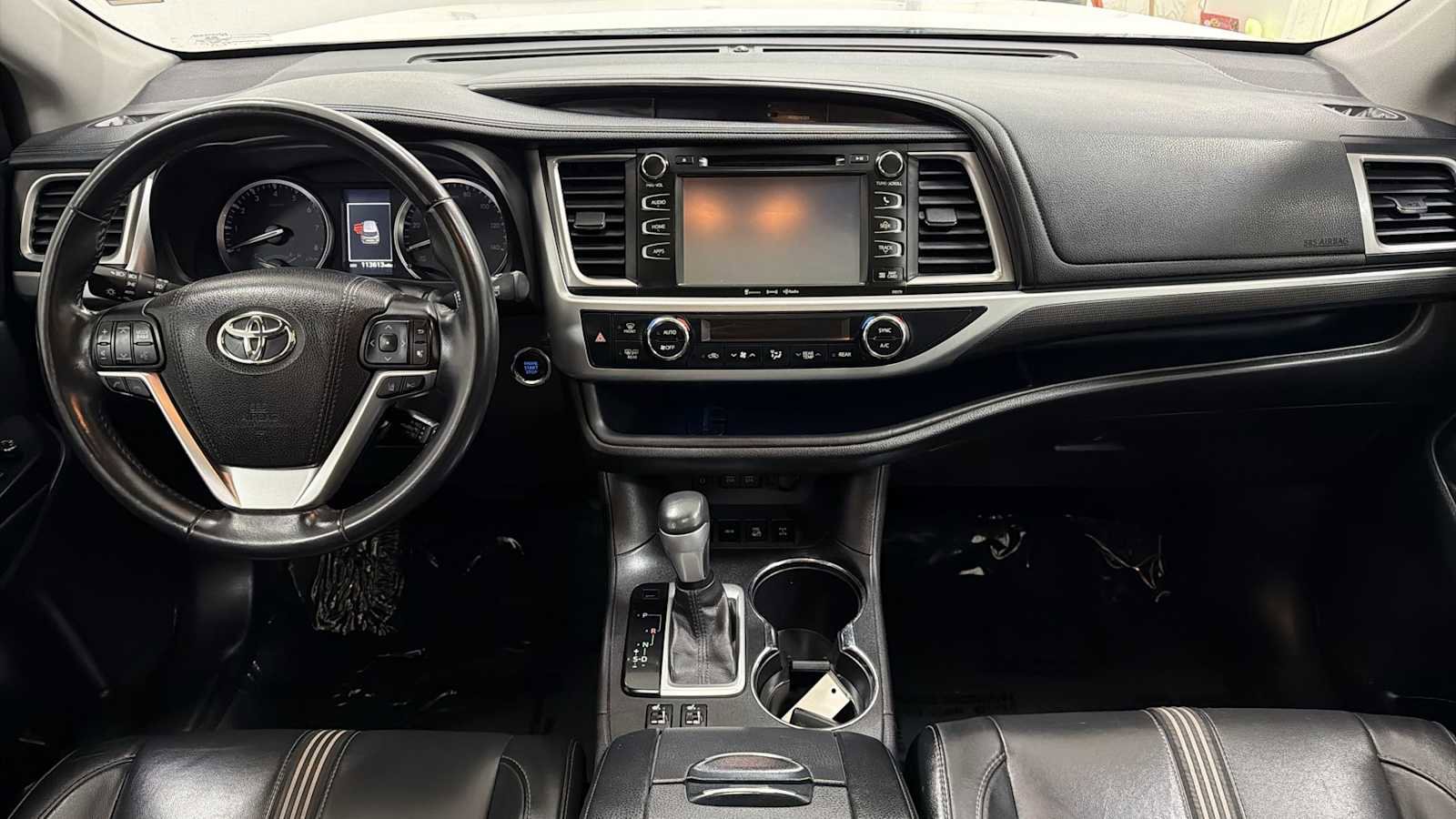 Certified 2017 Toyota Highlander SE AWD/4WD image 28