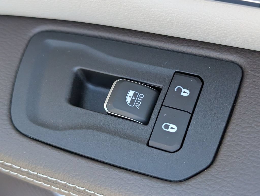 New 2026 RAM 1500 Laramie w/ Bed Utility Group AWD/4WD image 32