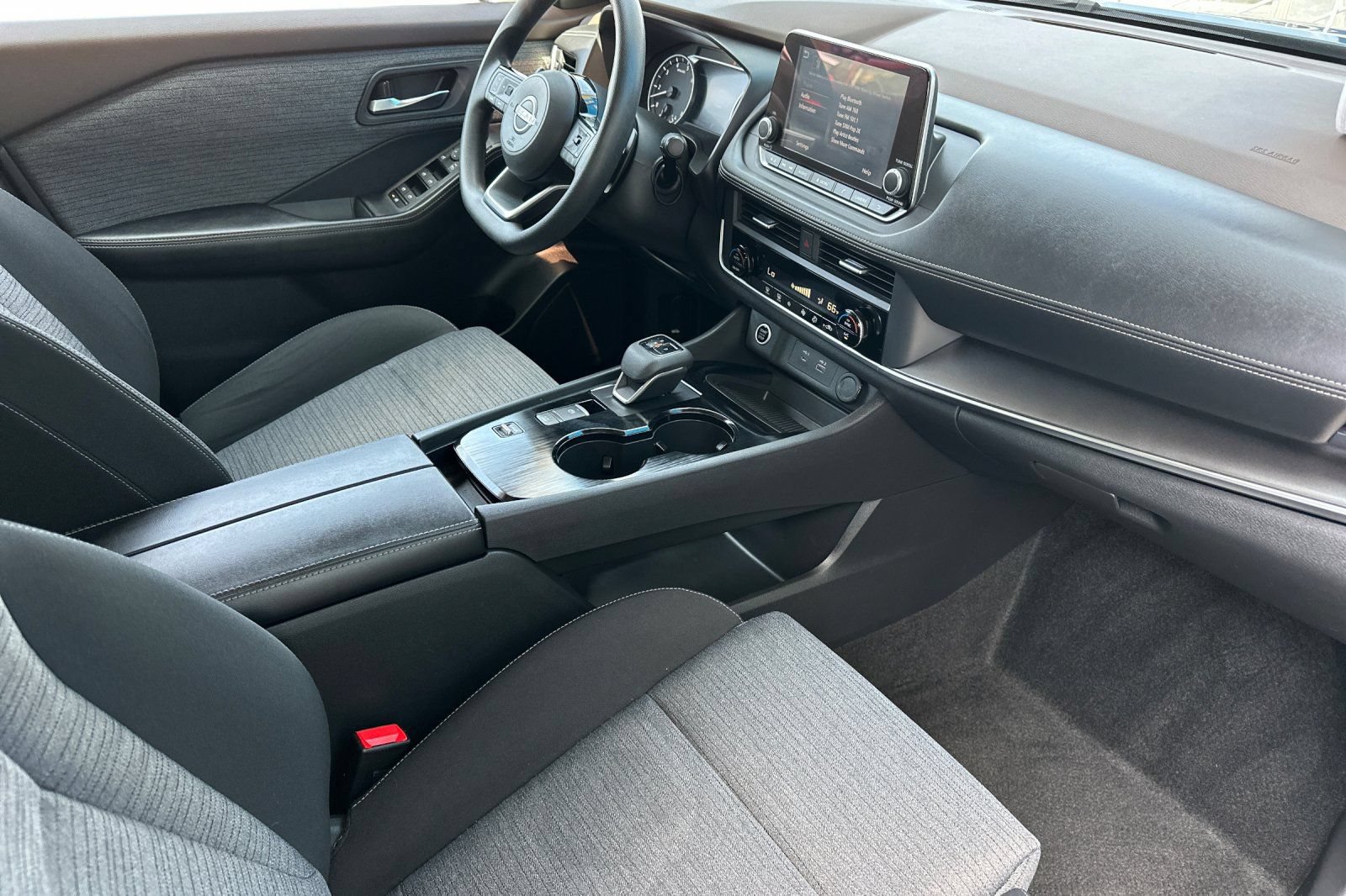 Used 2023 Nissan Rogue SV FWD image 15