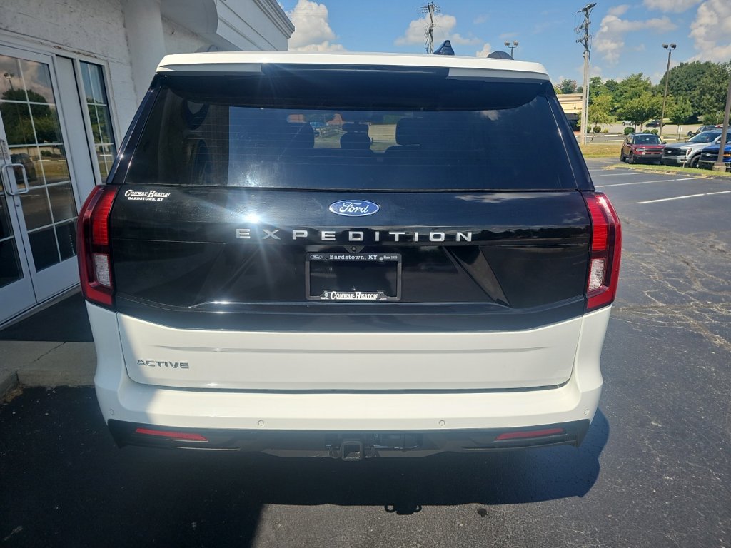 Used 2025 Ford Expedition Active AWD/4WD image 5