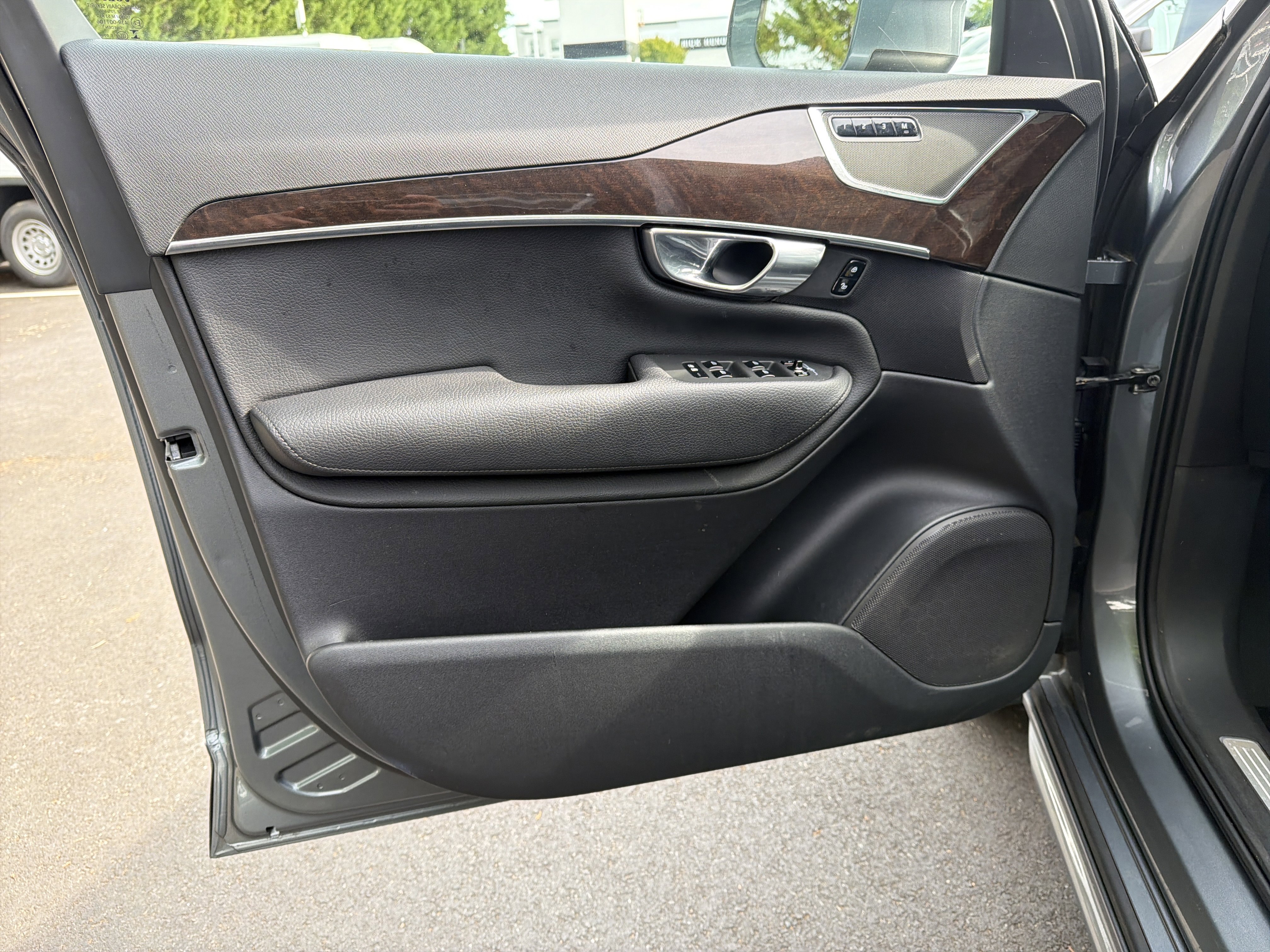 Used 2017 Volvo XC90 T5 Momentum w/ Vision Package image 14