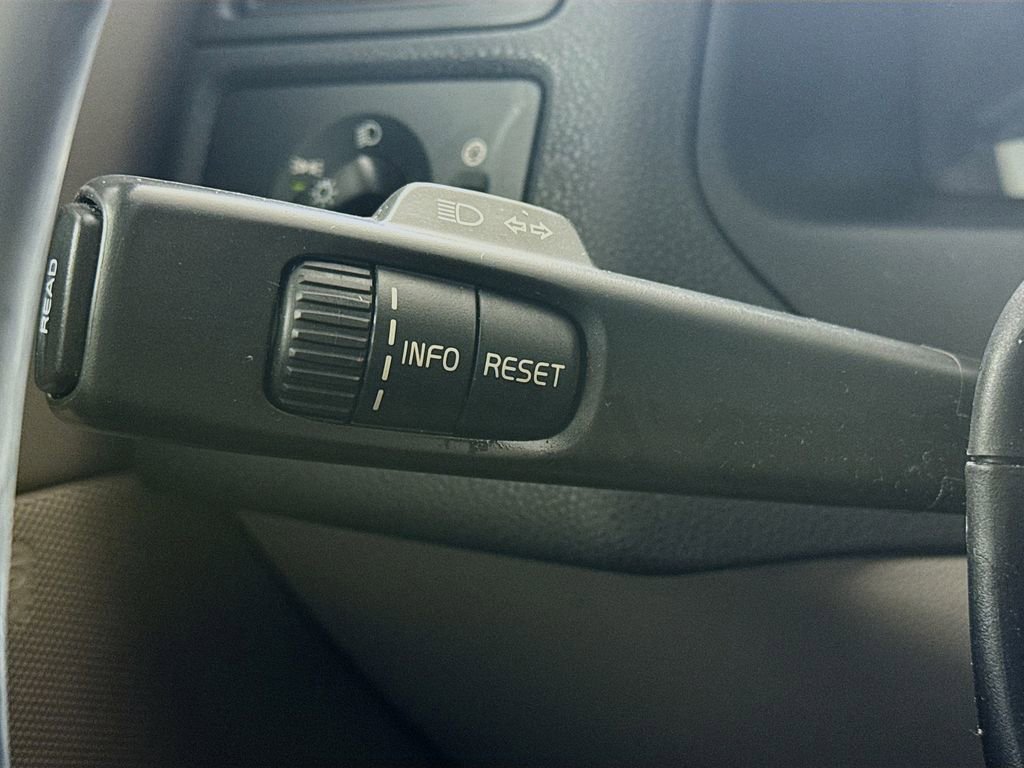 Used 2007 Volvo C70 T5 image 12