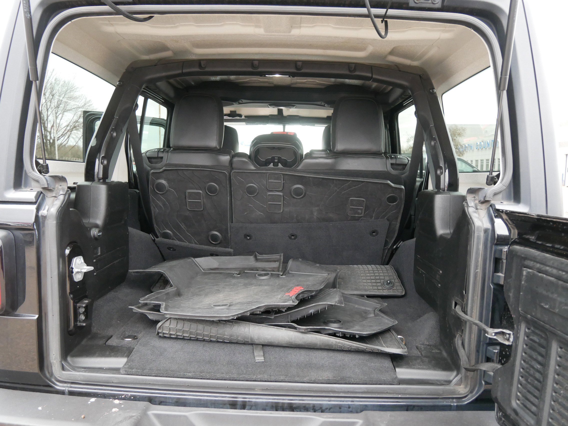 Used 2018 Jeep Wrangler Unlimited Rubicon w/ Cold Weather Group image 18