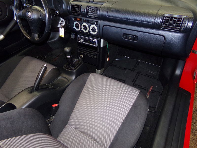 Used 2000 Toyota MR2 image 10
