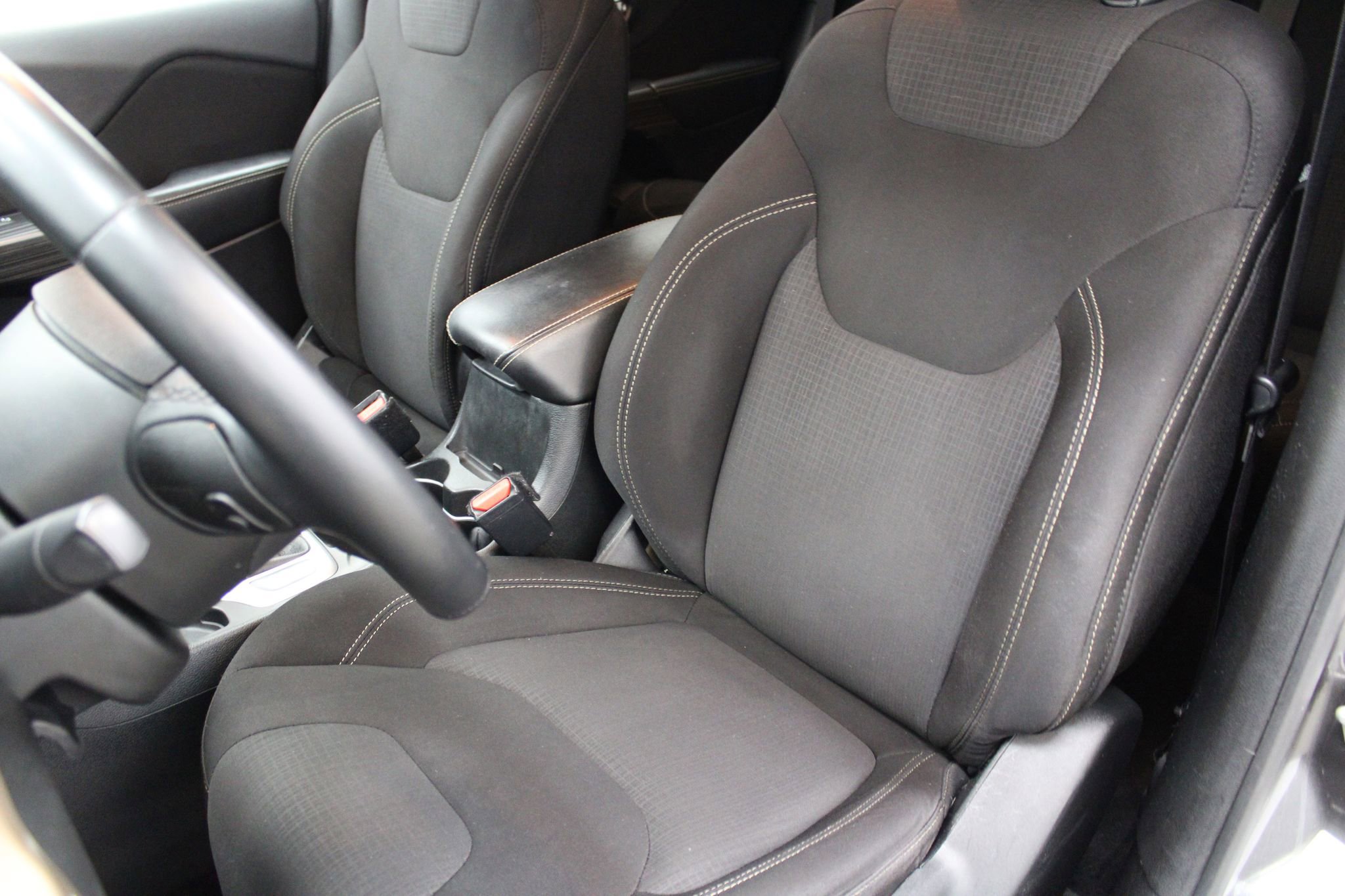 Used 2015 Jeep Cherokee Latitude image 12