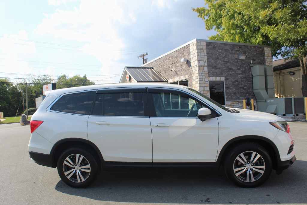 Used 2017 Honda Pilot EX-L image 4