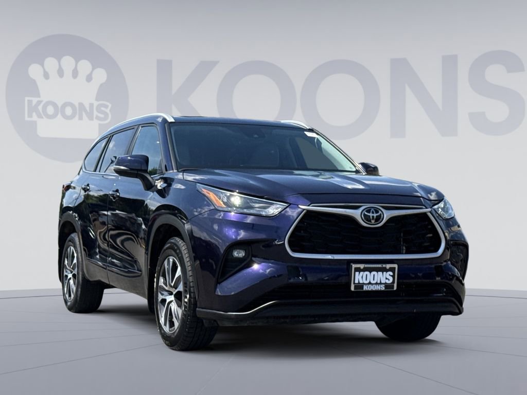 Used 2023 Toyota Highlander XLE AWD/4WD image 10