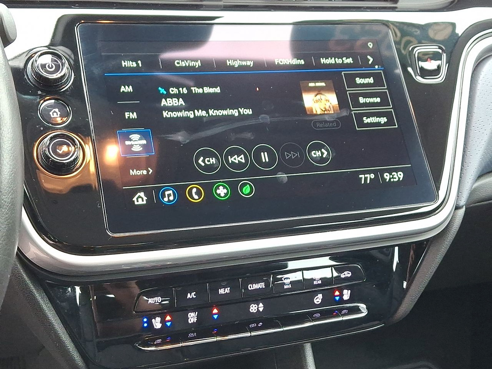 Certified 2023 Chevrolet Bolt EUV Premier FWD image 14