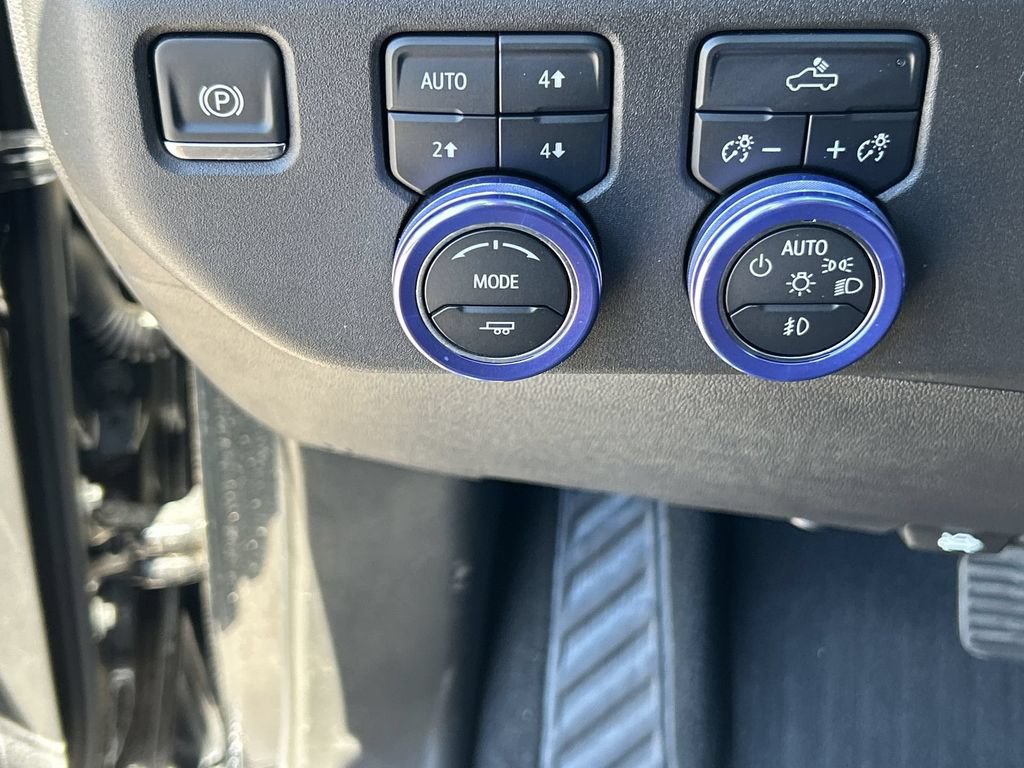 Used 2025 Chevrolet Silverado 1500 LT Trail Boss w/ Convenience Package II AWD/4WD image 18